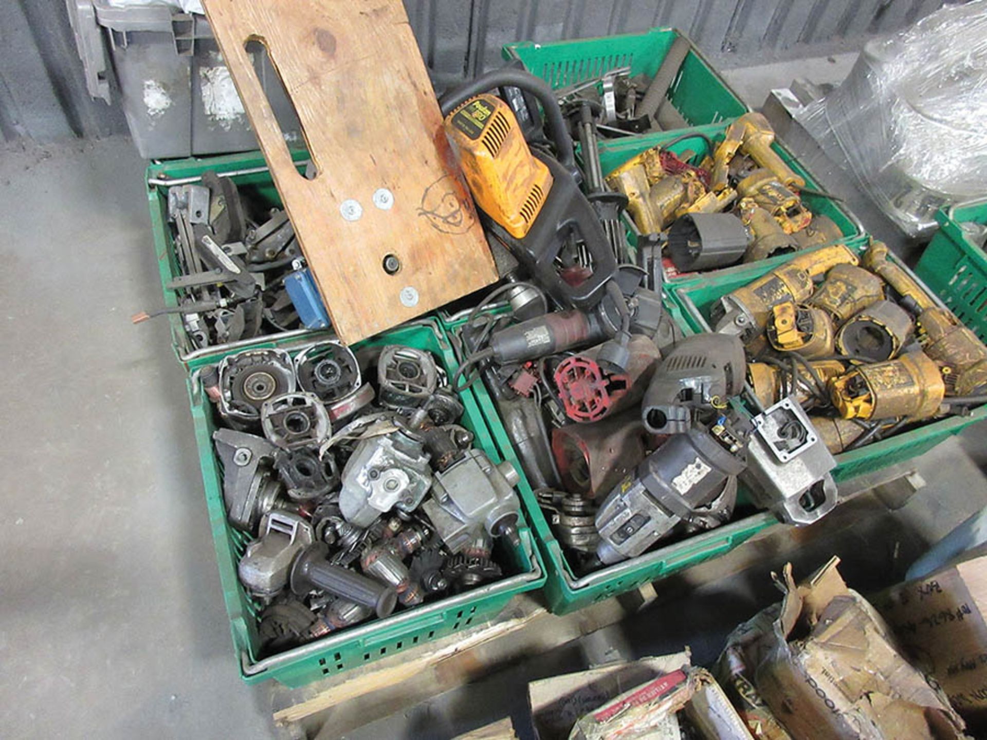 (4) PALLETS OF SPROCKETS, FASTENERS, BRASS TUBE, CHAIN SLINGS, PLATE CLAMPS, HYDRAULIC JACKS, - Image 4 of 4