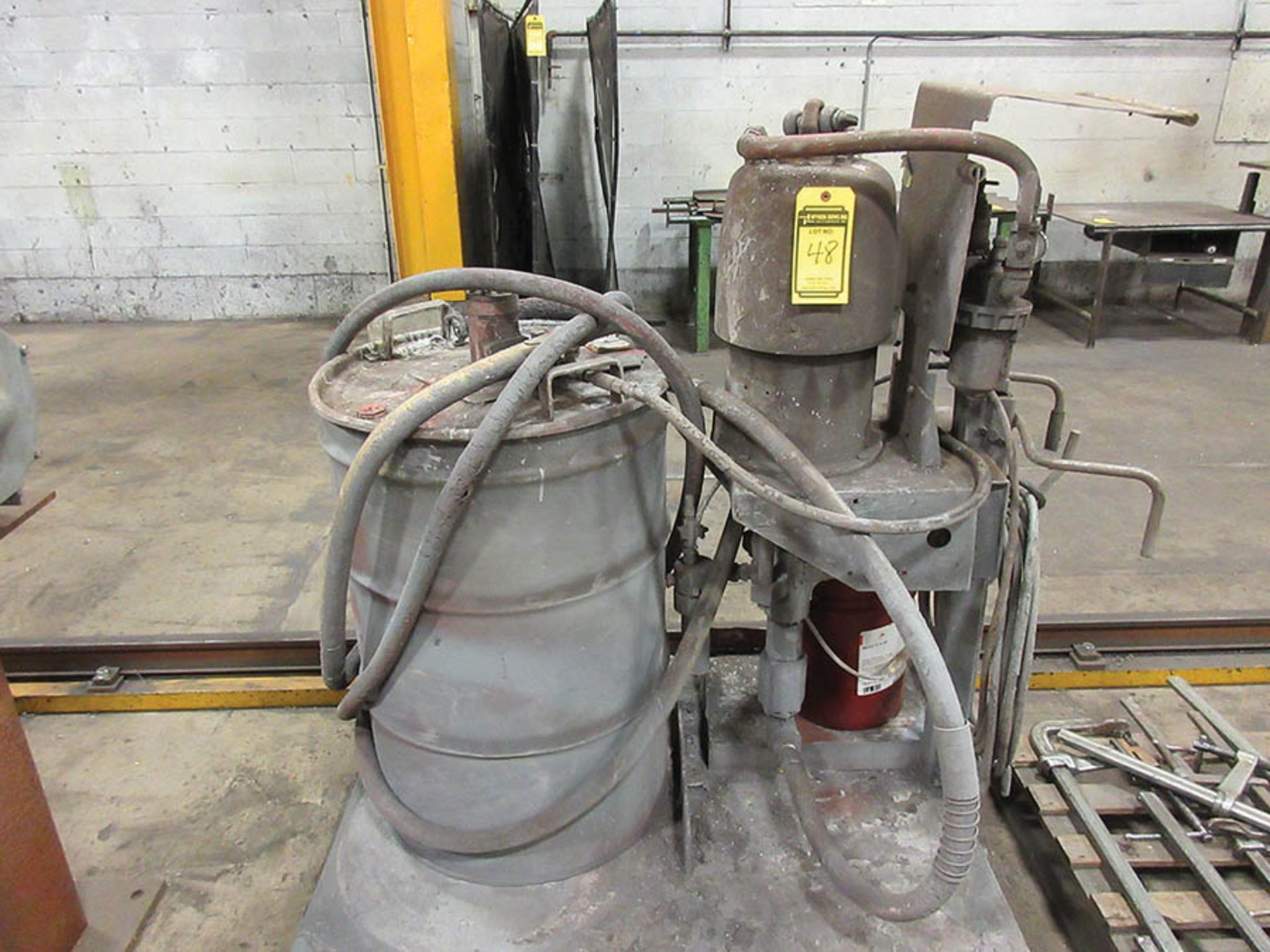 GRAYCO PAINT PUMP W/ MIXER