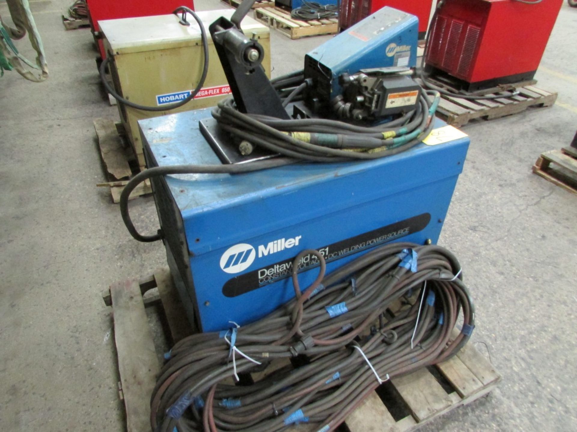 Miller Delta Weld 451 c/w 70 Series, s/n JJ514768 w/ 24V wire feed and ground cable - Image 4 of 4