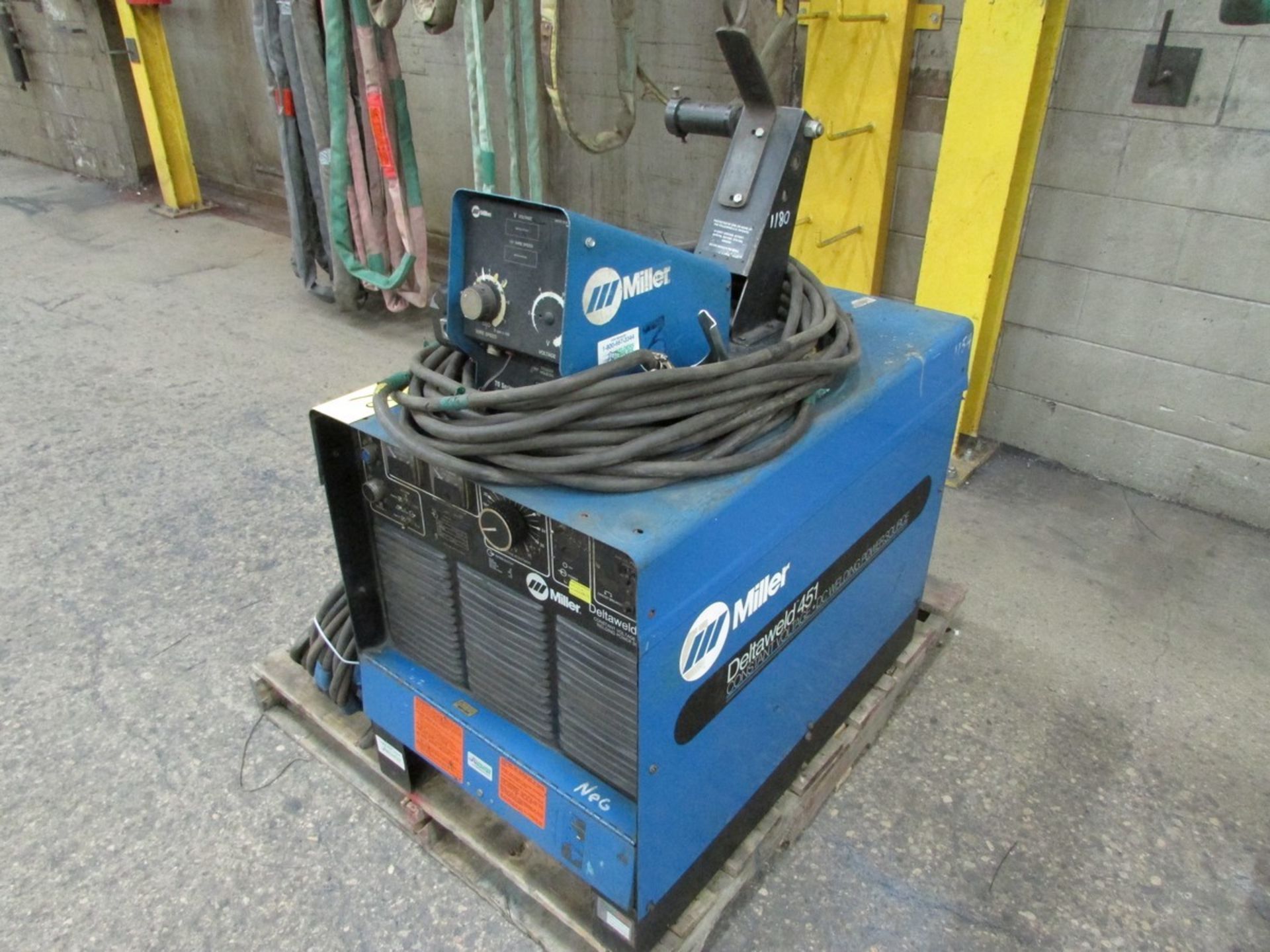 Miller Delta Weld 451 c/w 70 Series, s/n JJ514768 w/ 24V wire feed and ground cable - Image 3 of 4