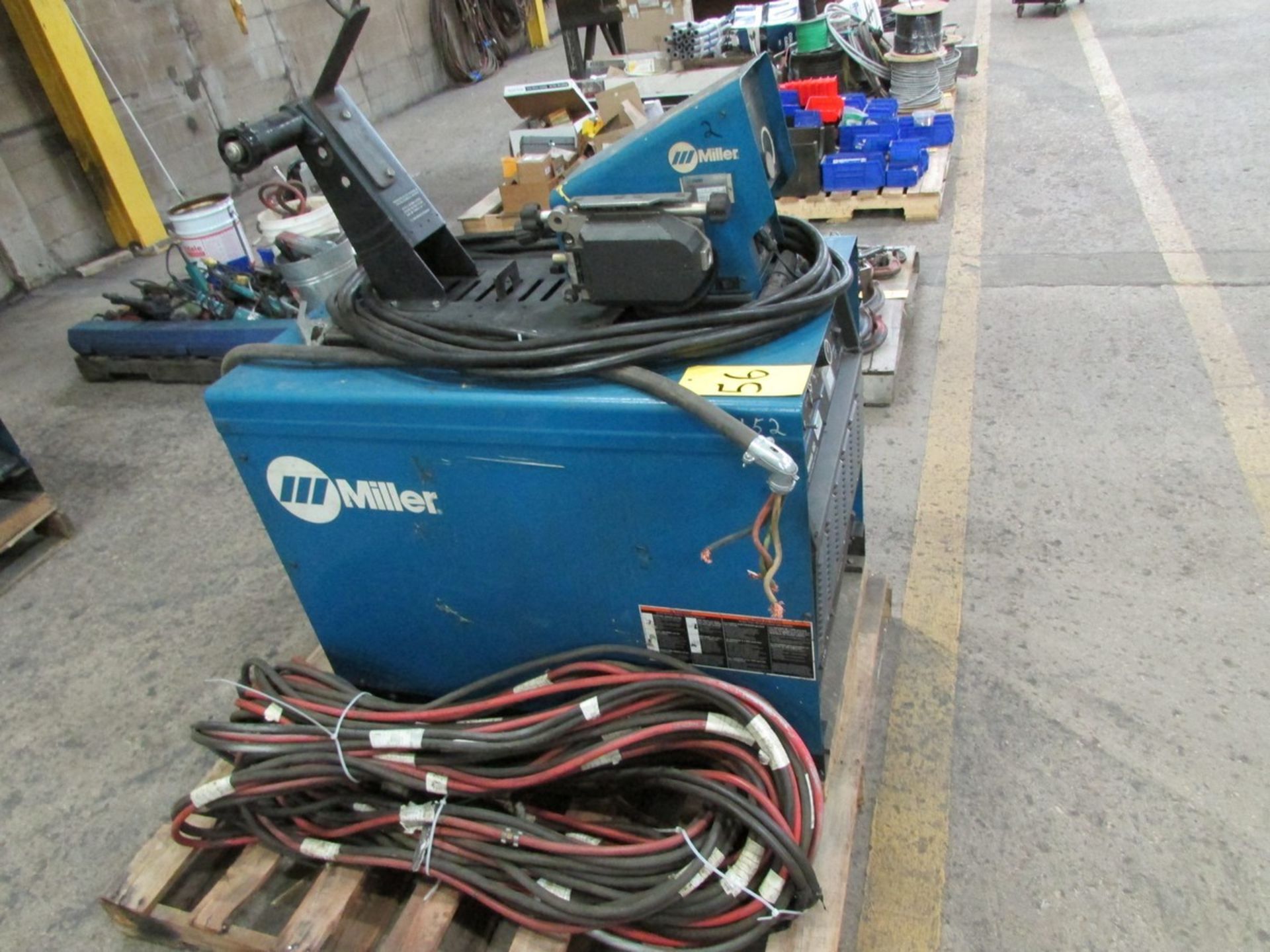 Miller Dimension 452 welder, s/n LH010929C c/w 70 Series 24V wire feed welding gun w/ generous - Image 2 of 3