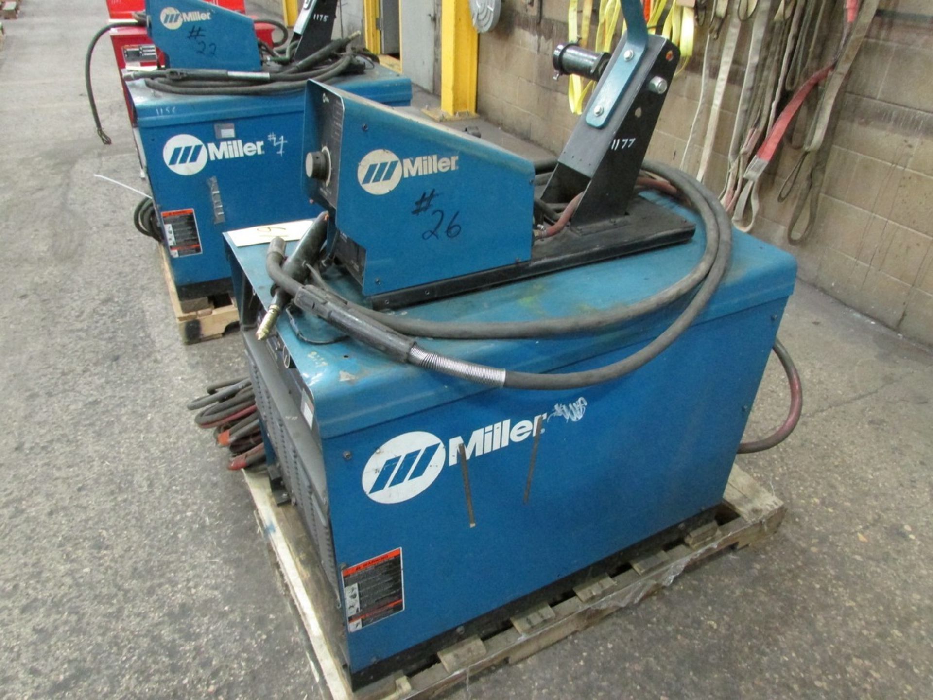 Miller Dimension 452 welder, s/n LC709928 c/w 70 Series 24V wire feed welding gun w/ generous length - Image 3 of 4