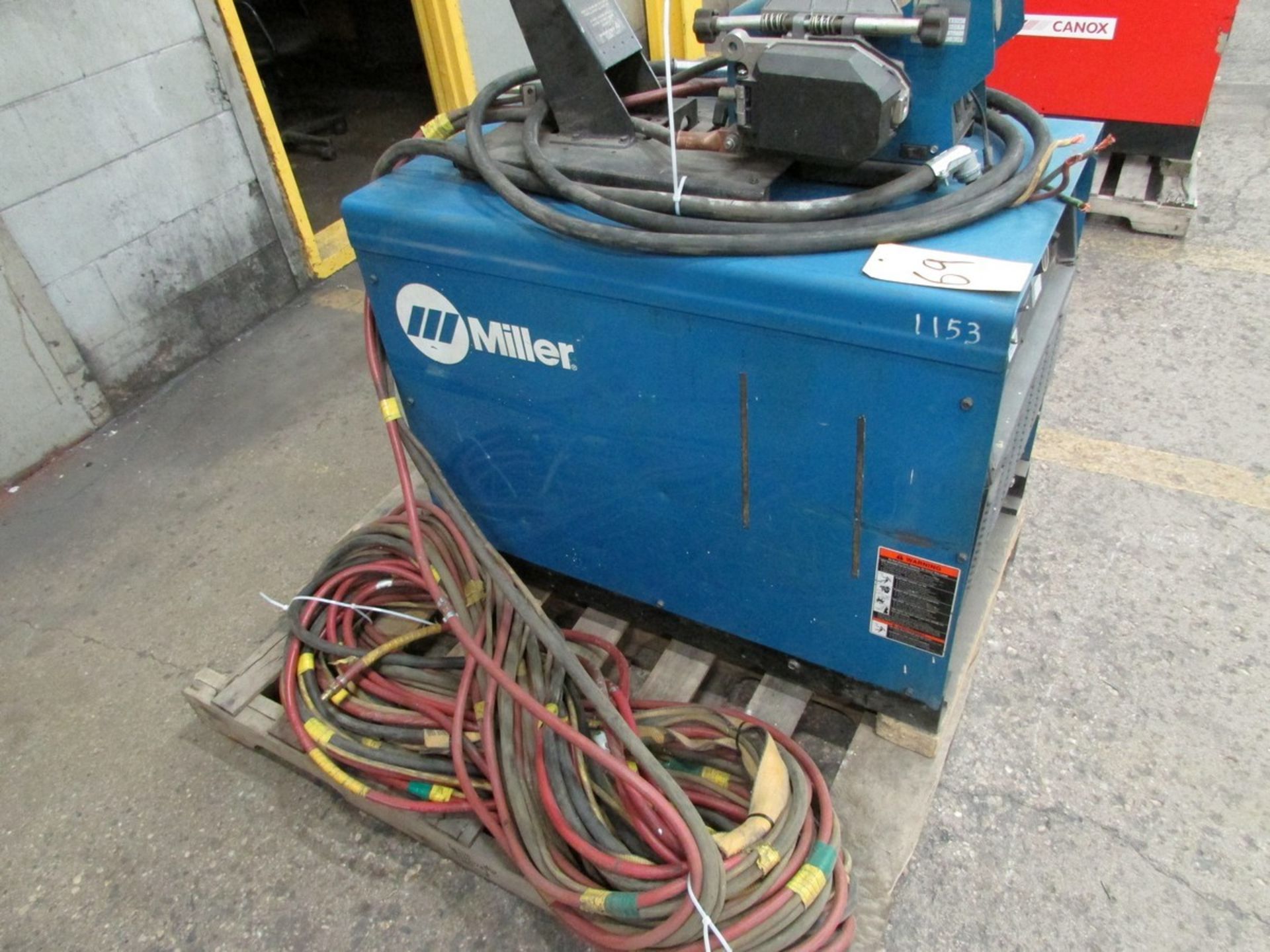 Miller Dimension 452 welder, s/n LC709913 c/w 70 Series 24V wire feed welding gun w/ generous length - Image 3 of 3