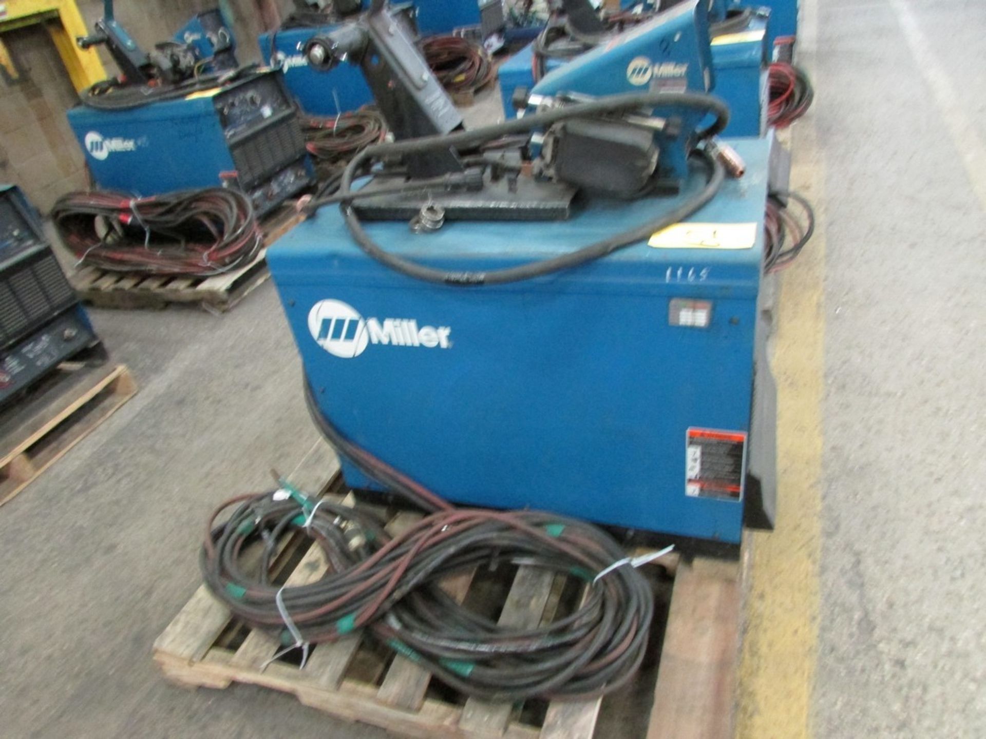 Miller Dimension 452 welder, s/n LC675299 c/w 70 Series 24V wire feed welding gun w/ generous length - Image 3 of 3