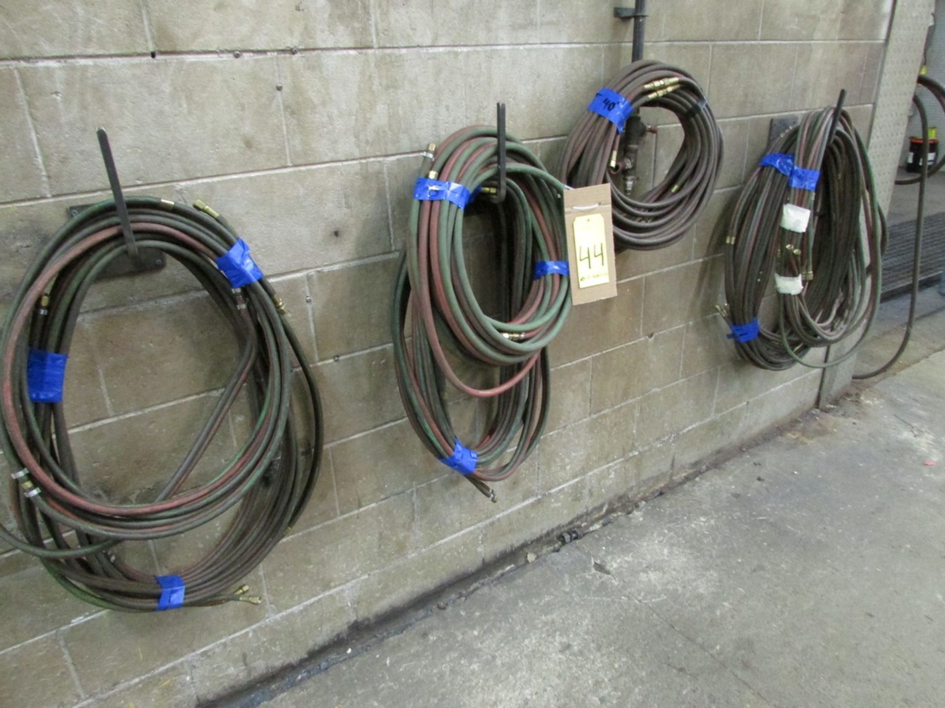 Multiple lengths of twin acetylene welding hose, over 300' in total - Image 2 of 2