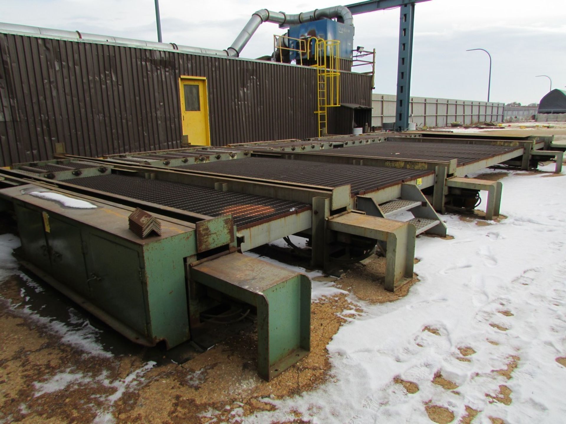 Shopbuilt Drill Line Power Conveyor w/42'' x 60' Infeed & 42'' x 60' Outfeed (with cross-slides) ( - Image 5 of 6