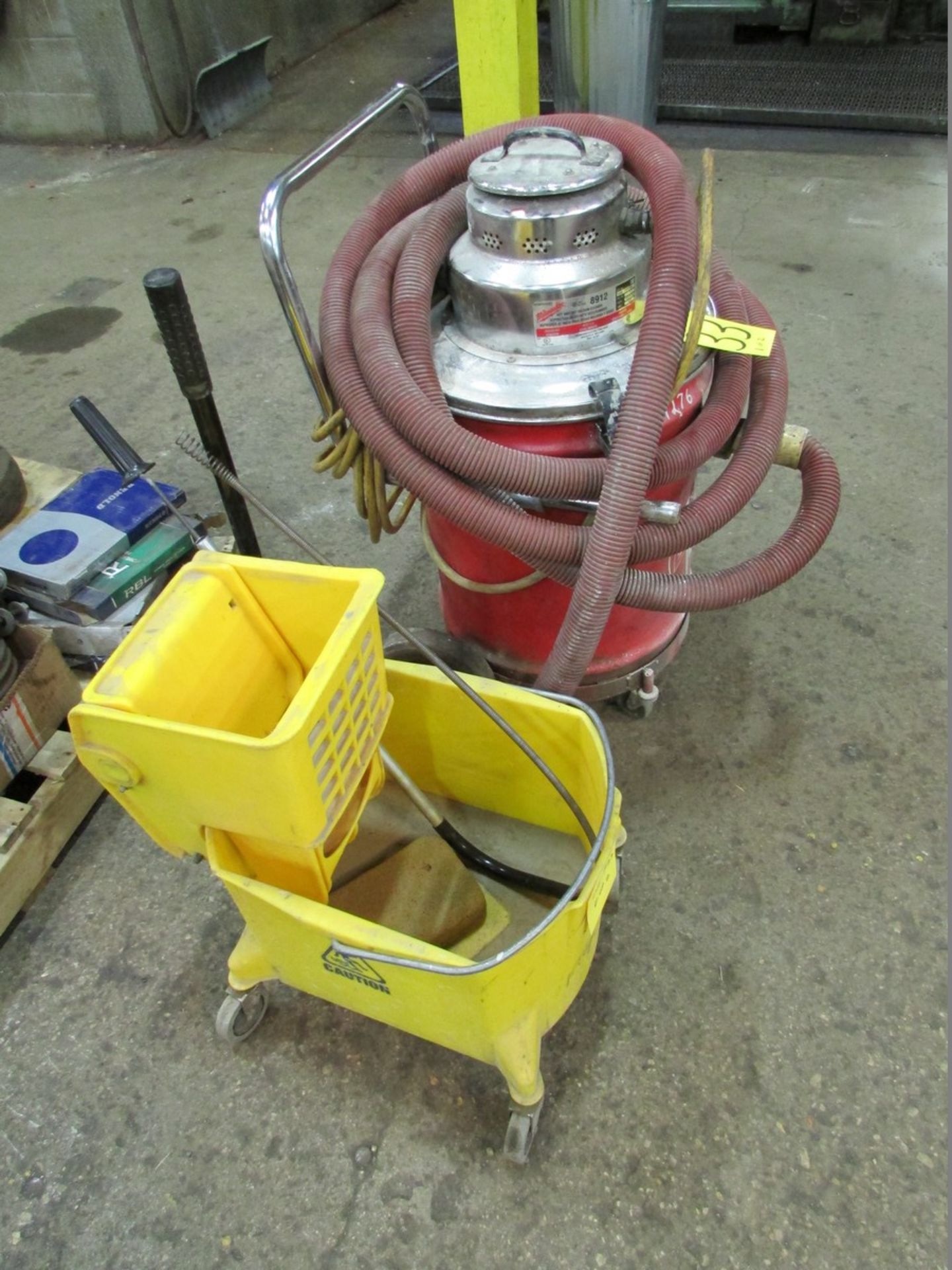 Milwaukee HD shop vac and mop bucket - Image 2 of 2