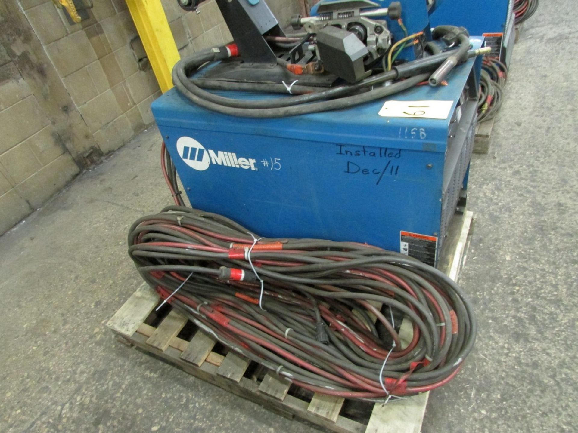 Miller Dimension 452 welder, s/n LC709928 c/w 70 Series 24V wire feed welding gun w/ generous length - Image 4 of 4