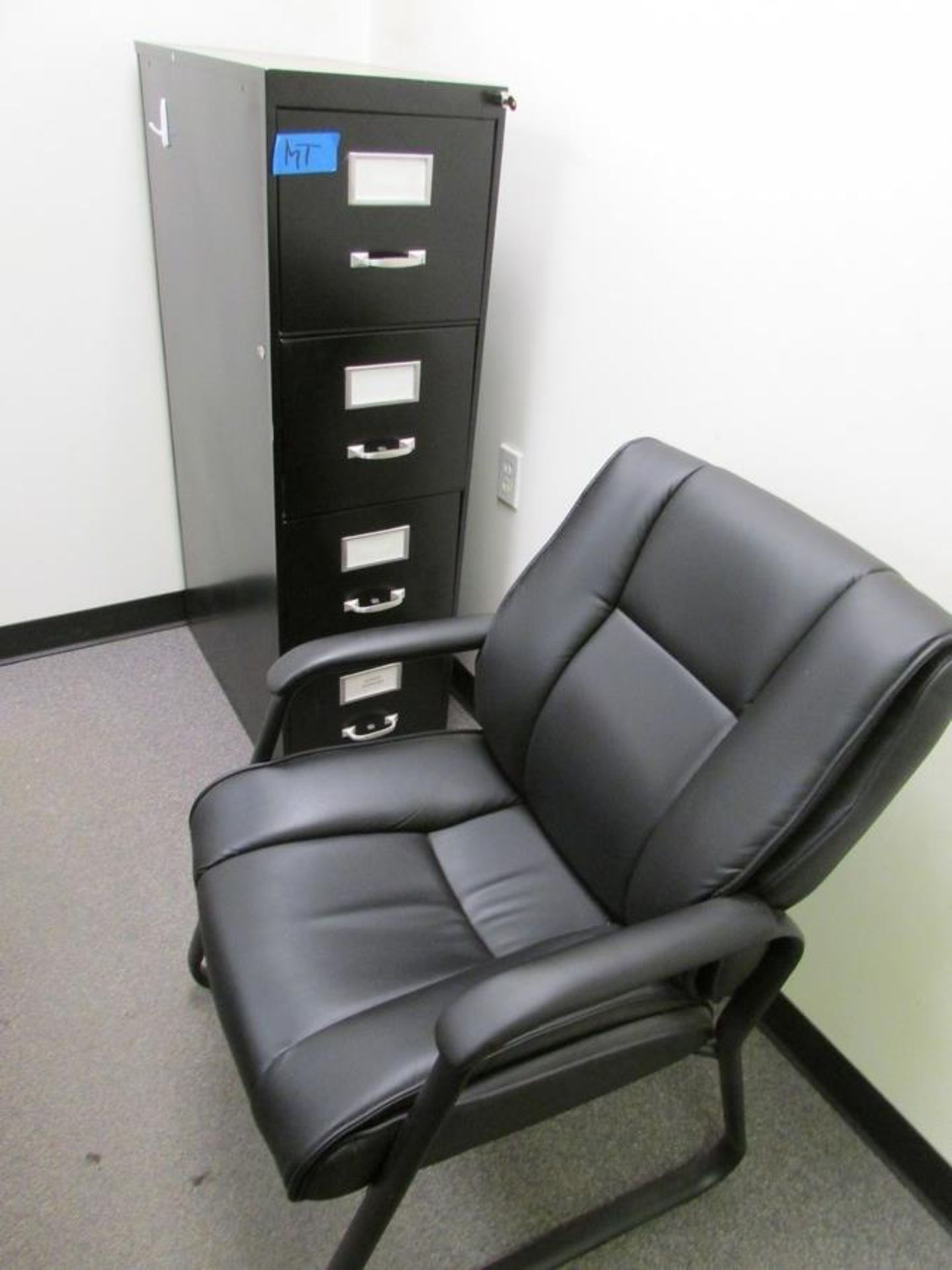 Contents of cubicle includes Dell 24" computer monitor and paper shredder, L shaped desk. - Image 3 of 4