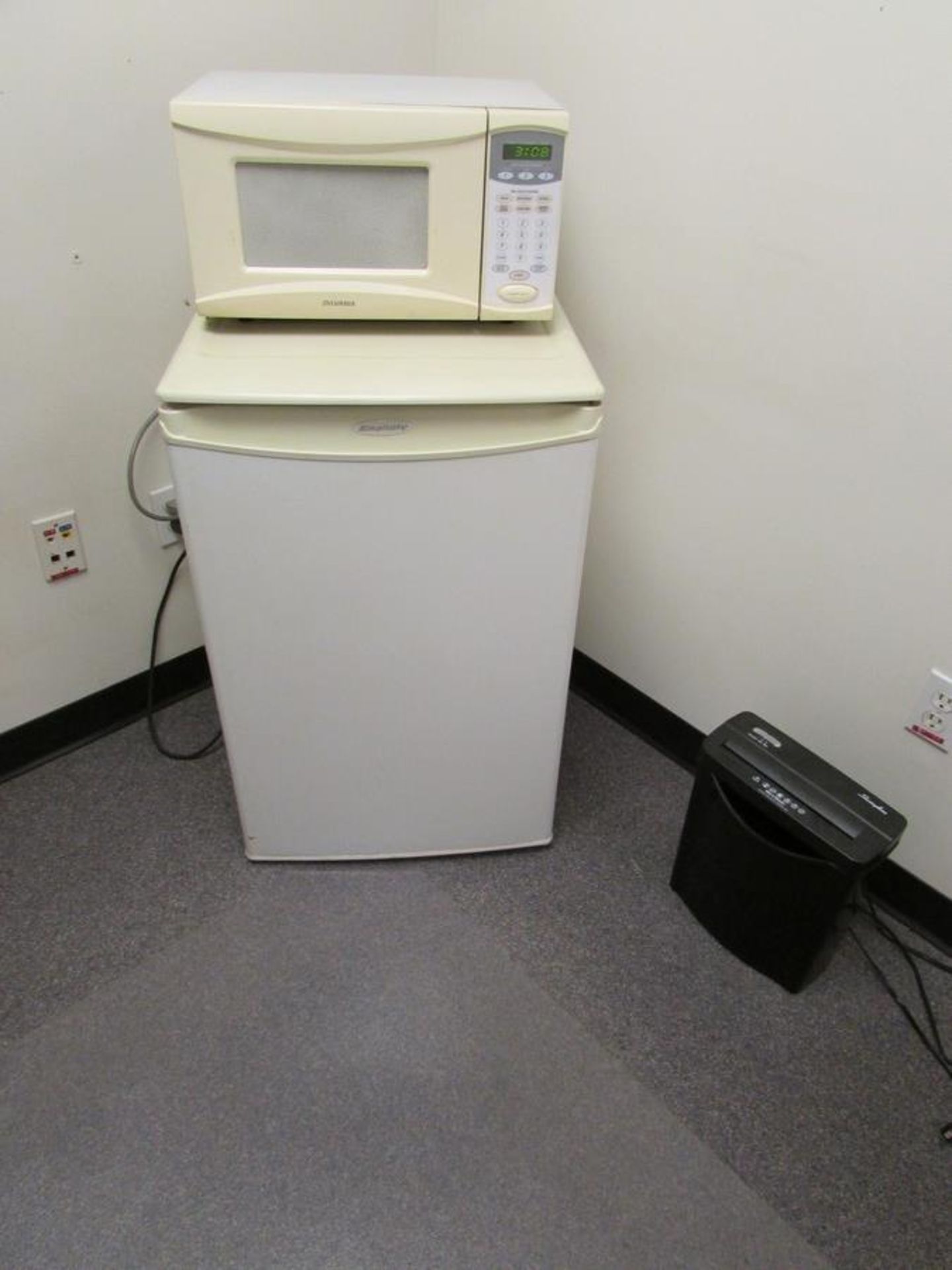 Contents of cubicle, includes 2 filing cabinets, small fridge, microwave, OKI printer, paper - Image 2 of 4