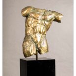 Männlicher Torso. Bronzeguss. H 89 cm