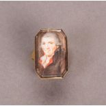 Portraitring. Feines Herrenportrait auf Elfenbein. Ende 18. Jh. (30 x 20 mm) In oktagonaler GG-