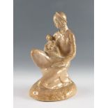 Kniende Madonna mit Kind. Monogr. OP und 1932 dat. Tonbozzetto glasiert. H 21,5 cm