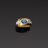 Saphir-/Diamantring. Ovaler, facettierter blauer Saphir ca. 2 ct. Sechs Princess-Diamanten ca. 1,