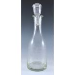 Kreuztaler Karaffe. Farbloses Glas mit Ätzdekor: Festons. 1. H. 19. Jh. H 33 cm