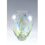 Bauchige Vase. Farbloses Glas mit gelben und blauen Einschmelzungen. 20. Jh. H 21,5 cm