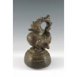 Opiumgewicht in Form einer Ente. Bronze. Burma, frühes 19. Jh. H 10 cm