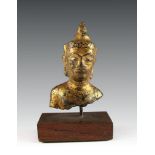 Kleiner Buddha-Kopf. Bronze vergoldet. Siam, 18. Jh. H 6 cm