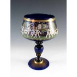 Pokal. Kobaltblaues Glas mit polychromer Emailmalerei: bacchantische Szenen. Um 1900. H 21,5 cm