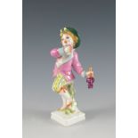 Kleine Figurine. Winzerknabe. KPM Berlin. H 12 cm