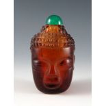 Snuffbottle in Form eines Buddhakopfes. Bernsteinfarbenes Pekingglas. China. H 6 cm