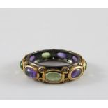 Memory-Ring. Peridot- und Amethyst-Cabochons in geschwärzter Silberfassung mit Teilvergoldung.