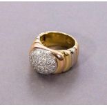 Brillantring. Ca. 0,80 ct. Brillanten in Pavé-Fassung. 18 ct. GG und WG. 17,5 g