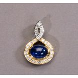 Prachtvoller Saphir-/Brillantanhänger mit Collier. Anhänger: feiner Saphircabochon ca. 10 ct.