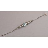 Aquamarin-/Brillantarmband. Altschliffbrillanten ca. 1,20 ct. Mittig Aquamarin. Fassung GG und