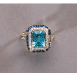 Topasring mit Saphirkarrees (div. Steine fehlen). Diamanten ca. 0,30 ct. Fassung 18 ct. GG und WG