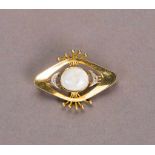 Opalbrosche mit Diamanten. Fassung 18 ct. GG. 1950-er Jahre. L 4 cm