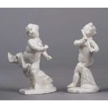 Zwei Putti. Monochrom weiß glasierte Figurinen. Nymphenburg, 20. Jh. H 11 cm
