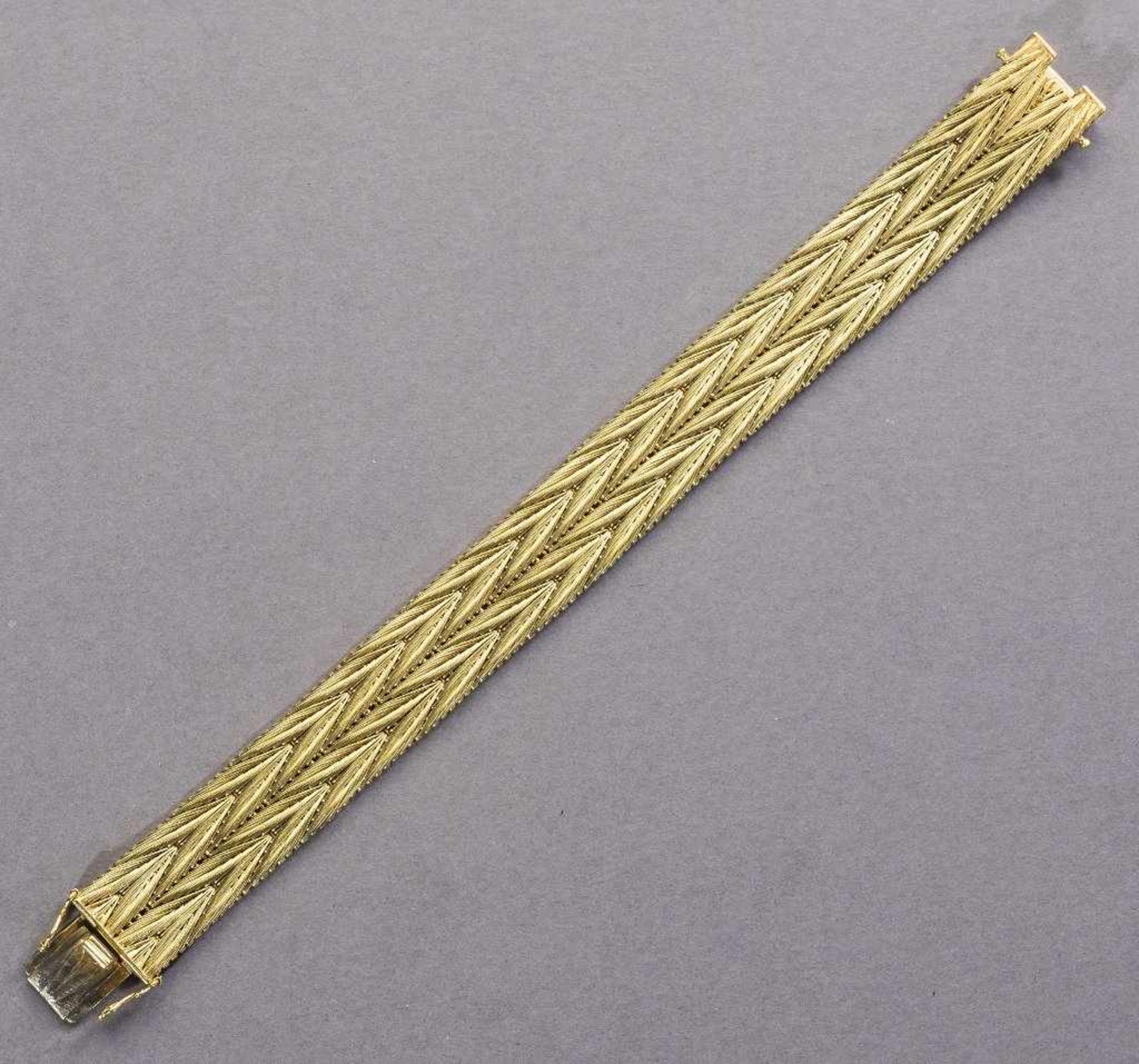 Goldenes Armband. Doppel-Fischgrätmuster. 18 ct. GG, 64 g. Meistermarke Wellendorff. L 19 cm