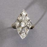 Brillantring. Mittelstein ca. 0,20 ct. Weitere Brillanten ca. 0,30 ct. Fassung GG und WG. Um 1900