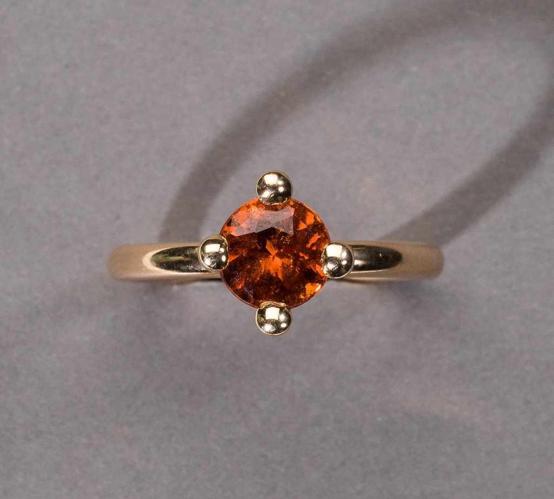 Mandaringranat-Ring. Runder facettierter Mandaringranat ca. 1,90 ct. Fassung 14 ct. Roségold