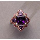 Amethyst-/Turmalinring. Amethyste und rosa Turmaline ca. 6,44 ct. Vier kleine Brillanten. Fassung 14