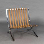 Barcelona Chair. Flachstahl mit Ledergurten (Polster fehlen). Entwurf Mies van der Rohe,