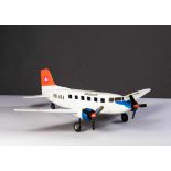 Flugzeugmodell DC 3 Swissair. Holz lackiert. Mitte 20. Jh. L 56 cm