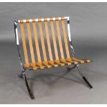 Barcelona Chair. Flachstahl mit Ledergurten (Polster fehlen). Entwurf Mies van der Rohe,