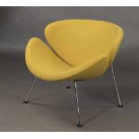 Orange Slice Chair. Polstersitz in organischer Form, neuwertig bezogen. Verchromtes