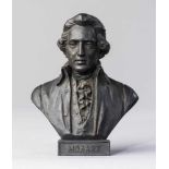 Mozart-Büste. Zinn patiniert. Um 1900. H 12 cm