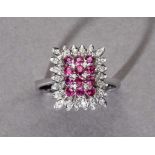 Rubin-/Diamantring. Rubine ca. 0,70 ct. Mit kleinen Diamanten karmosiert. Fassung 18 ct. WG