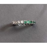 Memoryring. Brillanten, Smaragde, Saphire und Rubine in 18 ct. WG-Fassung. Ringgr. 53