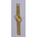 Goldene Waltham-Herrenarmbanduhr, 18 ct. Gerändelter Schalenrand. Beidseitige Saphirverglasung.