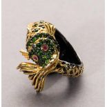 Delphinring. Naturalistisch ausgearbeitet. Diopside und Rubinaugen ca. 2,50 ct. Vermeilfassung