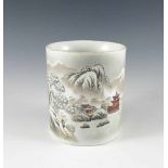 Zylindrische Vase. Bemalung mit Winterlandschaft und Architektur. Legende. China, Republikzeit. H