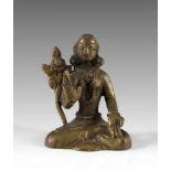 Sitzende Tara. Dhyana Asana. Varada Mudra. Gelbguss. Orissa. H 6,2 cm