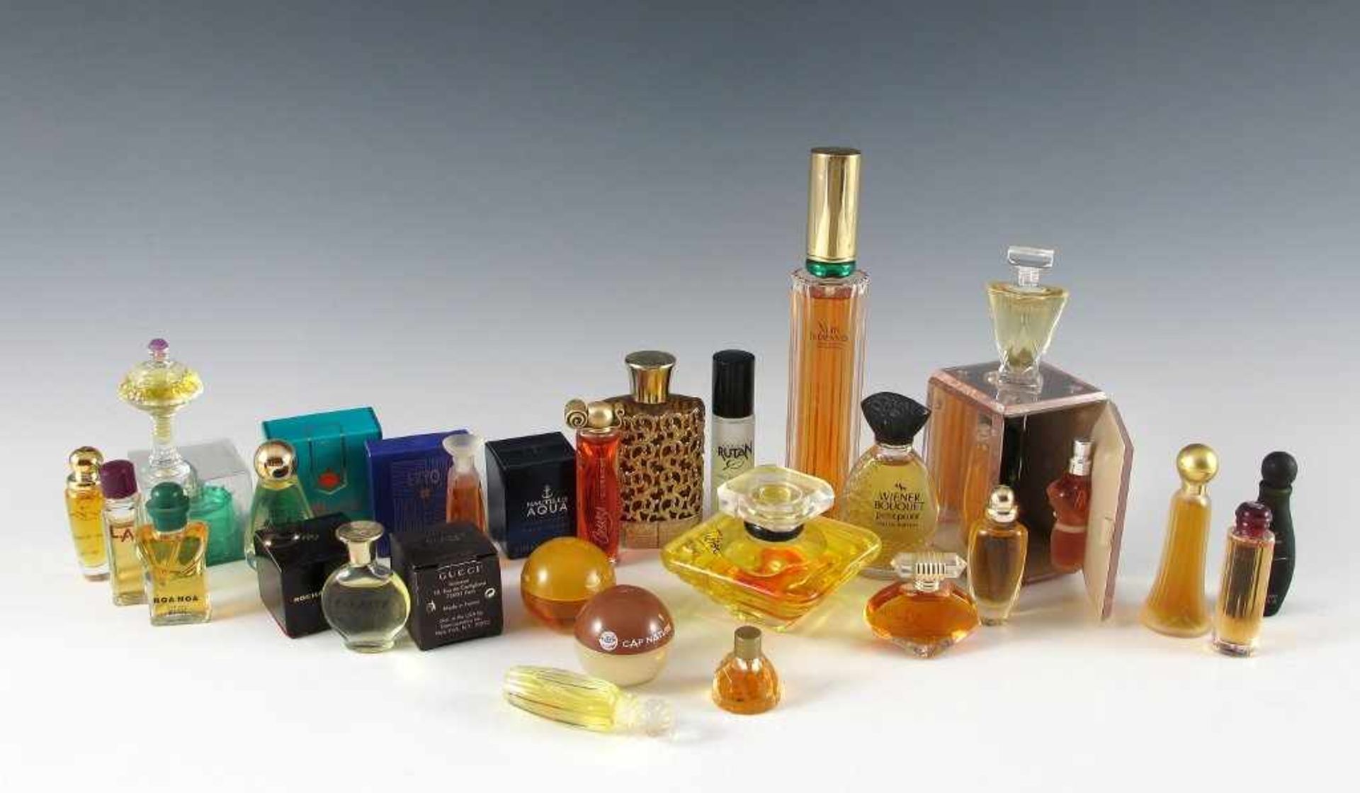 Konvolut von 30 Parfums
