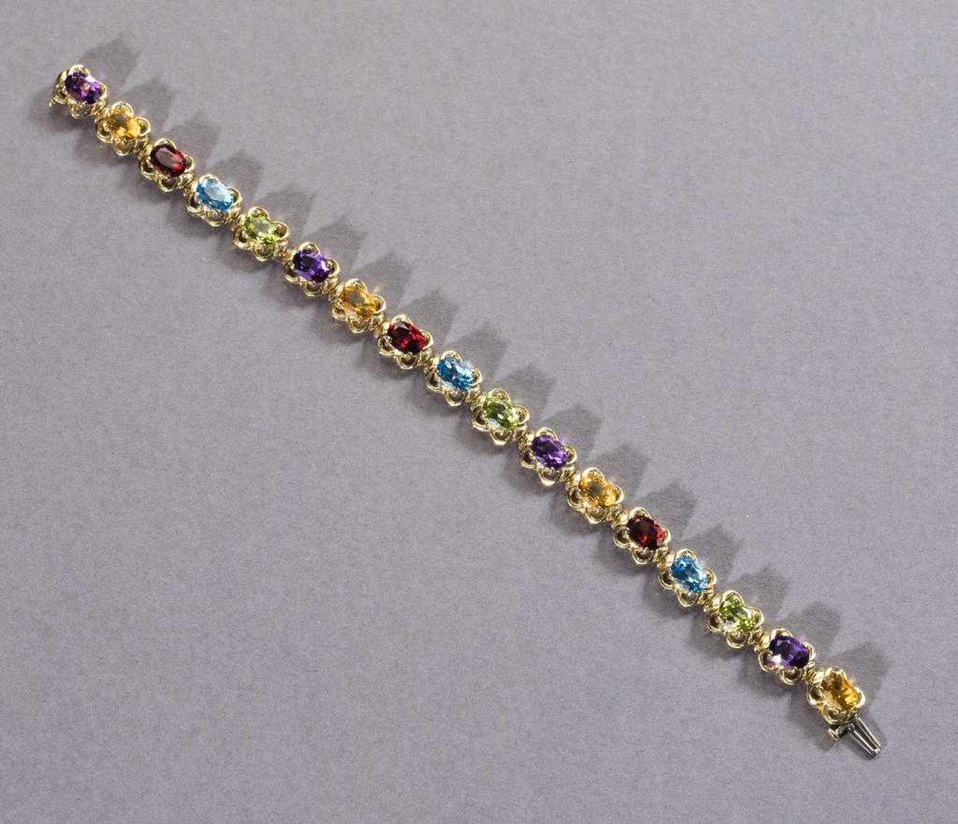 Farbstein-Armband. Peridots, Citrine, Amethyste, Granate, Topase in 14 ct. GG-Fassung. L 17,5 cm