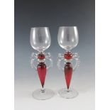 Paar Römer. Farbloses Glas, teils mit rubiniertem Innenüberfang. Theresienthal, 20. Jh. H 25,5 cm- -